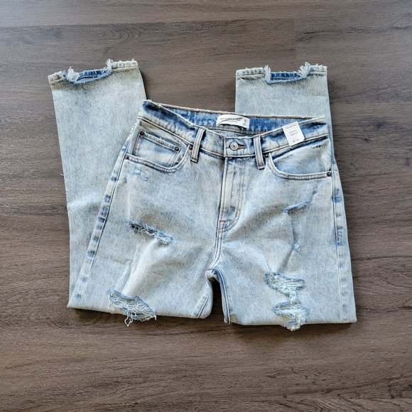 Abercrombie & Fitch Denim - Abercrombie & Fitch The Boyfriend Midrise Distressed Jeans Size 26 Short NWT
